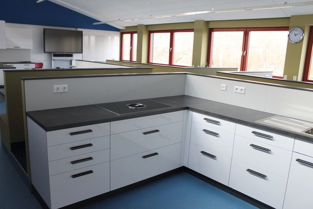  Modernste Küchenräume bieten an der GMS Waldstetten ideale Voraussetzungen für den AES-Unterricht. 