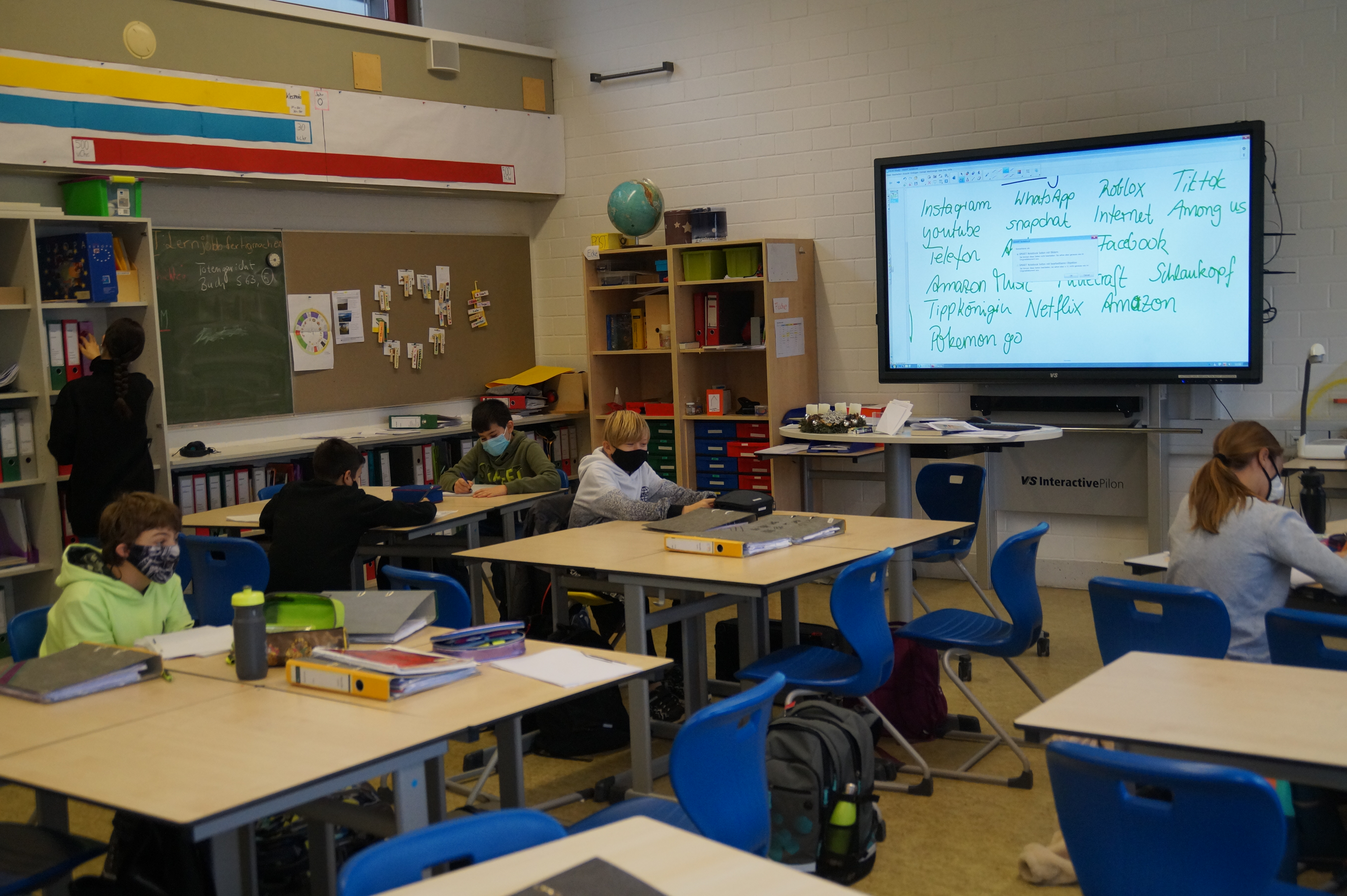  Jedes Lernatelier ist mit einem modernen digitalen Board ausgestattet. 